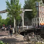 Rembrandtplein מלון